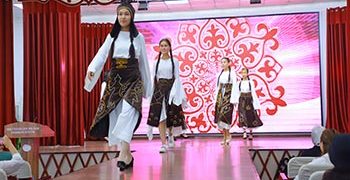 В ОшТУ была проведена выставка под названием «Беш оймок» (Пять нитей)