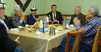 Для ветеранов-преподавателей и сотрудников ОшТУ организован обед