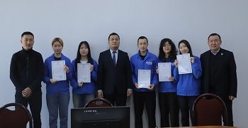 Түштүк Кореядан келген ыктыярчылардын отчеттук жолугушуусу болду