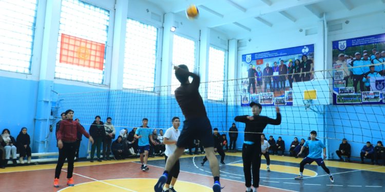 ОшТУ менен Фергана политехникалык институтунун ортосунда эл аралык достук мелдеши болду