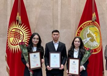 ОшТУнун 3 студенти президенттик стипендияга ээ болду