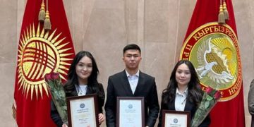 ОшТУнун 3 студенти президенттик стипендияга ээ болду