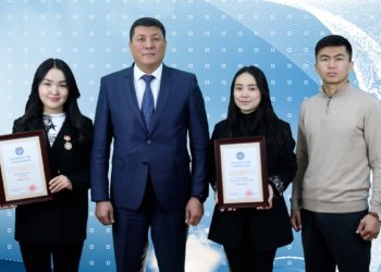 Президенттик стипендия ээлерин ректор кабыл алды