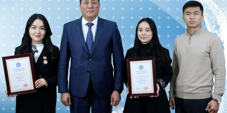 Президенттик стипендия ээлерин ректор кабыл алды