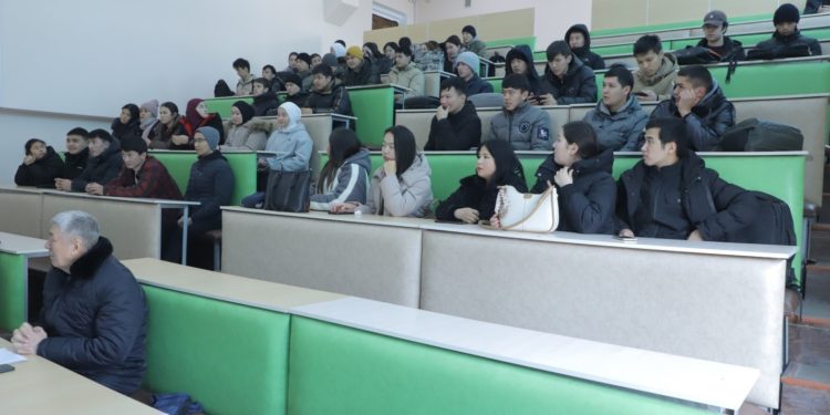 Англис тилин билген студенттер жумушка чакырылды