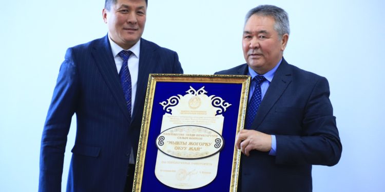 ОшТУ “Мыкты окуу жай” сыйлыгына ээ болду