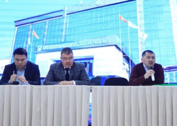 ОшТУнун жетекчилиги студенттер менен жолугушуу өткөрдү