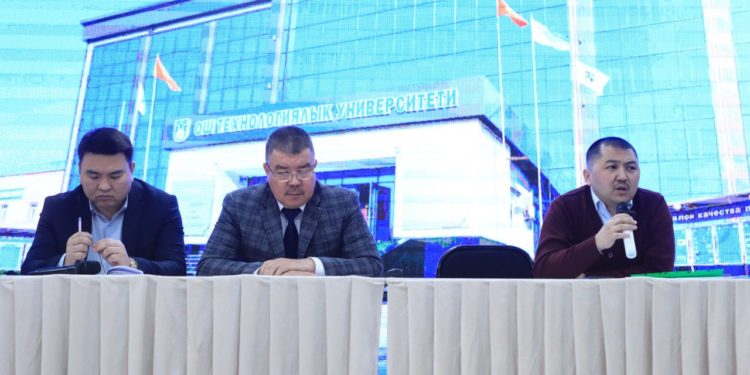 ОшТУнун жетекчилиги студенттер менен жолугушуу өткөрдү