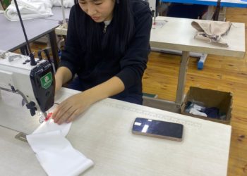 ОшТУнун студенттери «Дастан Стиль» тигүү фабрикасында стажировкада