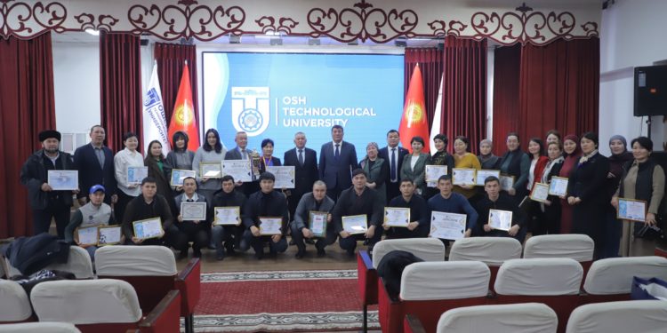 ОШТУДА ОКУТУУЧУЛАР АРАСЫНДАГЫ СПАРТАКИАДА ЖЫЙЫНТЫКТАЛДЫ