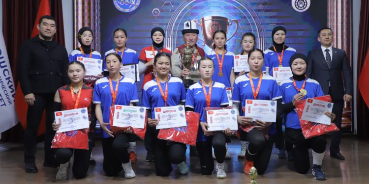 РЕКТОРДУН КУБОГУНА АРНАЛГАН ОШ ОБЛУСУНУН БИРИНЧИЛИГИ ЖЫЙЫНТЫКТАЛДЫ