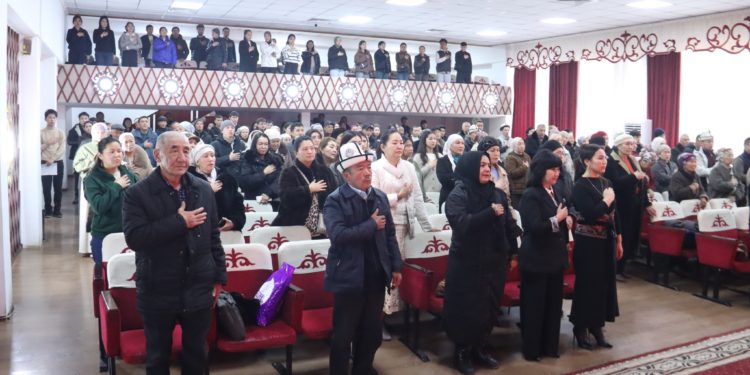 ОШТУДА АТА-ЭНЕЛЕР МЕНЕН ЖОЛУГУШУУ БОЛДУ