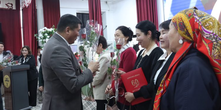 ОШТУДА АЙЫМДАР СЫЙЛАНДЫ