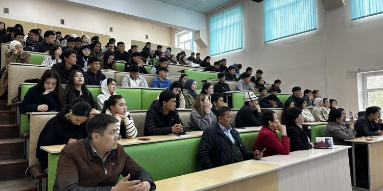 “АДИЛЕТТҮҮЛҮК БААРЫНАН БИЙИК” АТТУУ ИЛИМИЙ СЕМИНАР УЮШТУРУЛДУ