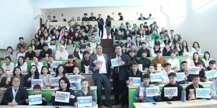 ДЕПОЗИТТЕРДИ КОРГОО БОЮНЧА АГЕНТТИКТИН КЫЗМАТКЕРЛЕРИ ОШТУНУН СТУДЕНТТЕРИ МЕНЕН ЖОЛУКТУ