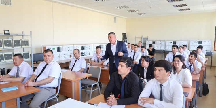 ОШТУНУН ОКУМУШТУУЛАРЫ ӨЗБЕКСТАНДА ЛЕКЦИЯ ОКУШТУ