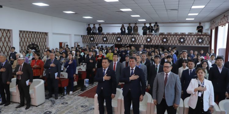 ОШТУДА ЖАШ ИЛИМПОЗДОРДУН ЖАНА СТУДЕНТТЕРДИН VIII ИЛИМИЙ КОНФЕРЕНЦИЯСЫ ӨТҮП ЖАТАТ