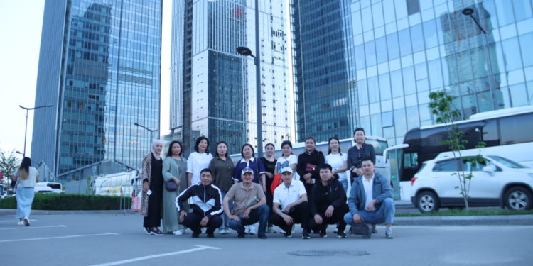 ОШТУНУН 21 ОКУТУУЧУСУ ТАШКЕНТТЕ АКЫСЫЗ ЭС АЛЫШТЫ