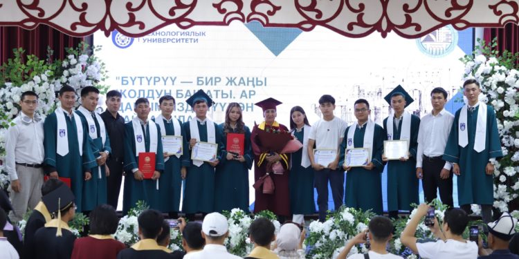 ОшТУда архитектура жана курулуш институтунун бүтүрүү аземи болуп өттү