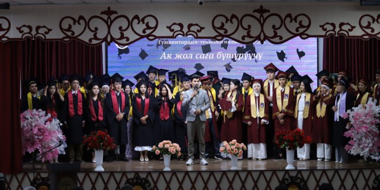 IT ТЕХНОЛОГИЯЛАР БАГЫТЫНЫН БҮТҮРҮҮЧҮЛӨРҮНӨ АРНАЛГАН САЛТАНАТ — ЖАШ АДИСТЕРГЕ АК ЖОЛ!