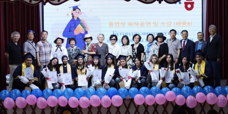 Корей тилинде билим алган 200 студентке сертификаттар тапшырылды