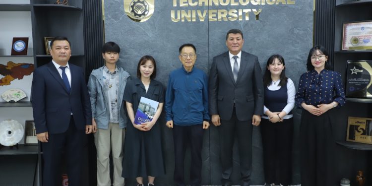 Сеул шаарындагы Суңшил университетинин өкүлү ОшТУда болду