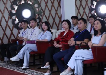 ОшТУнун студенттери 2 000 долларлык грант утуп алды!