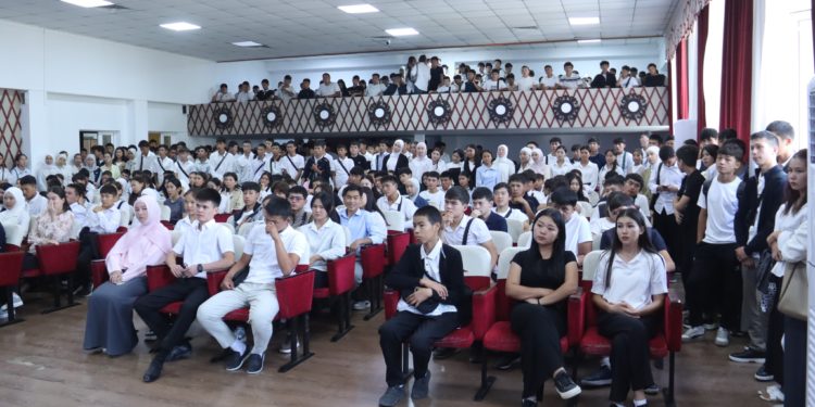 Гуманитардык-технологиялык колледжде укук коргоо органдары менен студенттердин жолугушуусу өттү