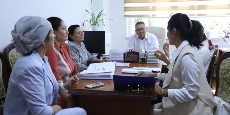 Мамлекеттик тилди ар тараптан өнүктүрүү – ОшТУда талкууланды