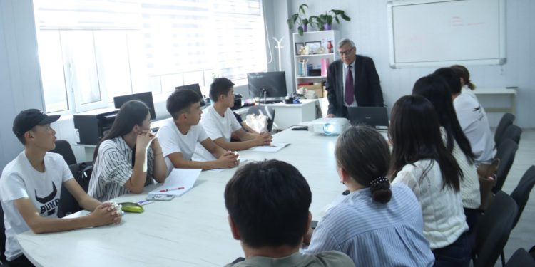 Фергана мамлекеттик техникалык университетинин окумуштуулары ОшТУга стажировкага келишти