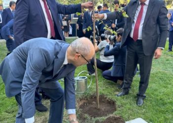 ОшТУнун ректору Ж.Ж.Турсунбаев Ташкент шаарында “Достук багынын” ачылышына катышты