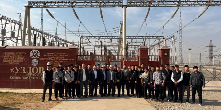 Гуманитардык-технологиялык колледжинин студенттери Ош электр тармактары ишканасы менен таанышышты