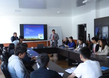 Өзбекстандык профессор ОшТУда студенттерге лекция окуду