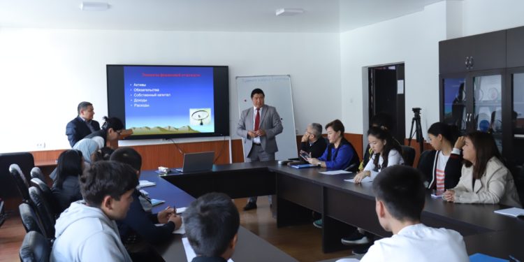 Өзбекстандык профессор ОшТУда студенттерге лекция окуду