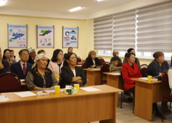 Экономика жана финансы кафедрасы студенттердин ата-энелери менен кызматташтыкты бекемдөөдө