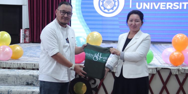 ОшТУ ата-энелер менен кызматташтыкты бекемдөөдө