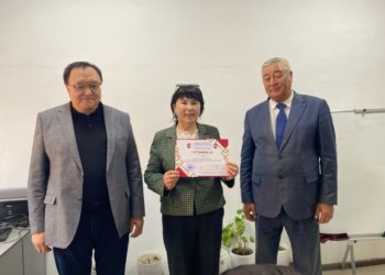 Тилчи окутуучулар билим жогорулатуу курсунан өтүштү