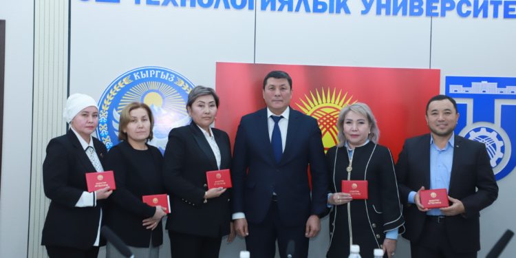 ОшТУнун 5 окумуштуусу доцент окумуштуулук наамын алды