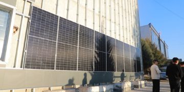 Фасад 2-го корпуса ОшТУ оснащается солнечными панелями