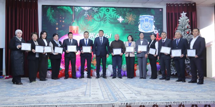 Ош ТУда жыл жыйынтыгы чыгарылып, мыктылар сыйланды