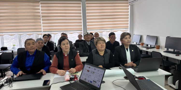 Өзгөн институтунда STEM жана жасалма интеллект боюнча квалификациялык курс өтүүдө