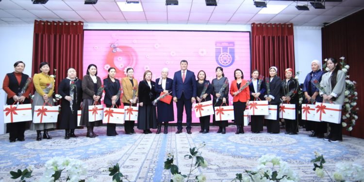 В ОшТУ отметили Международный женский день