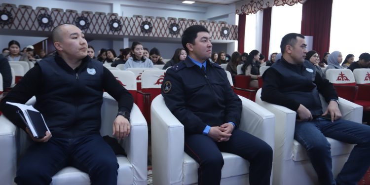 ОшТУда “Жаштар жана мыйзам: кылмыштуулуктун алдын алуу” аттуу иш-чара өттү