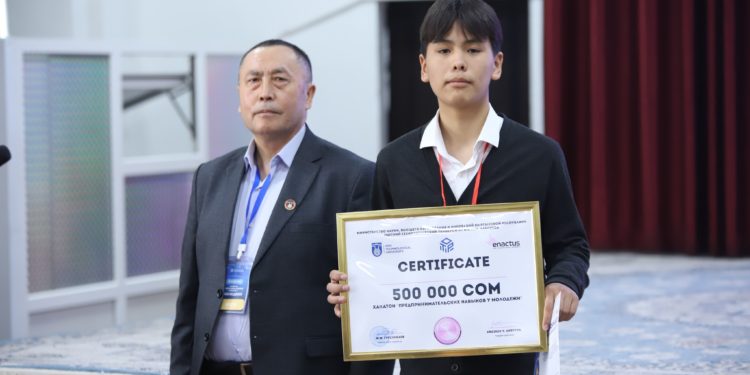 ОшТУда «Жаштардын ишкердик жөндөмүн өнүктүрүү» студенттик хакатону өттү